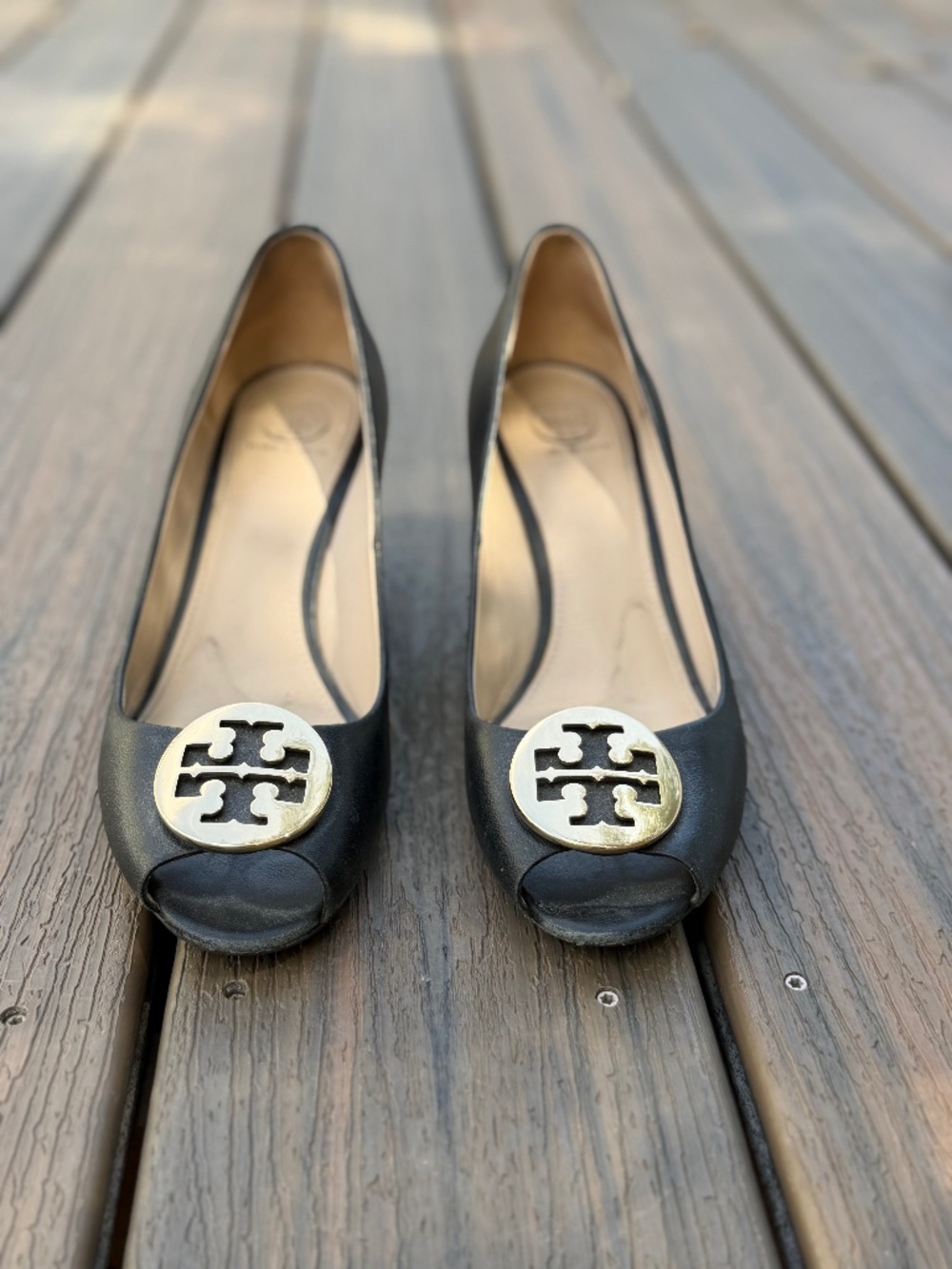 Tory Burch Black Leather Peep Toe Gold Logo Pumps Heels Size 9